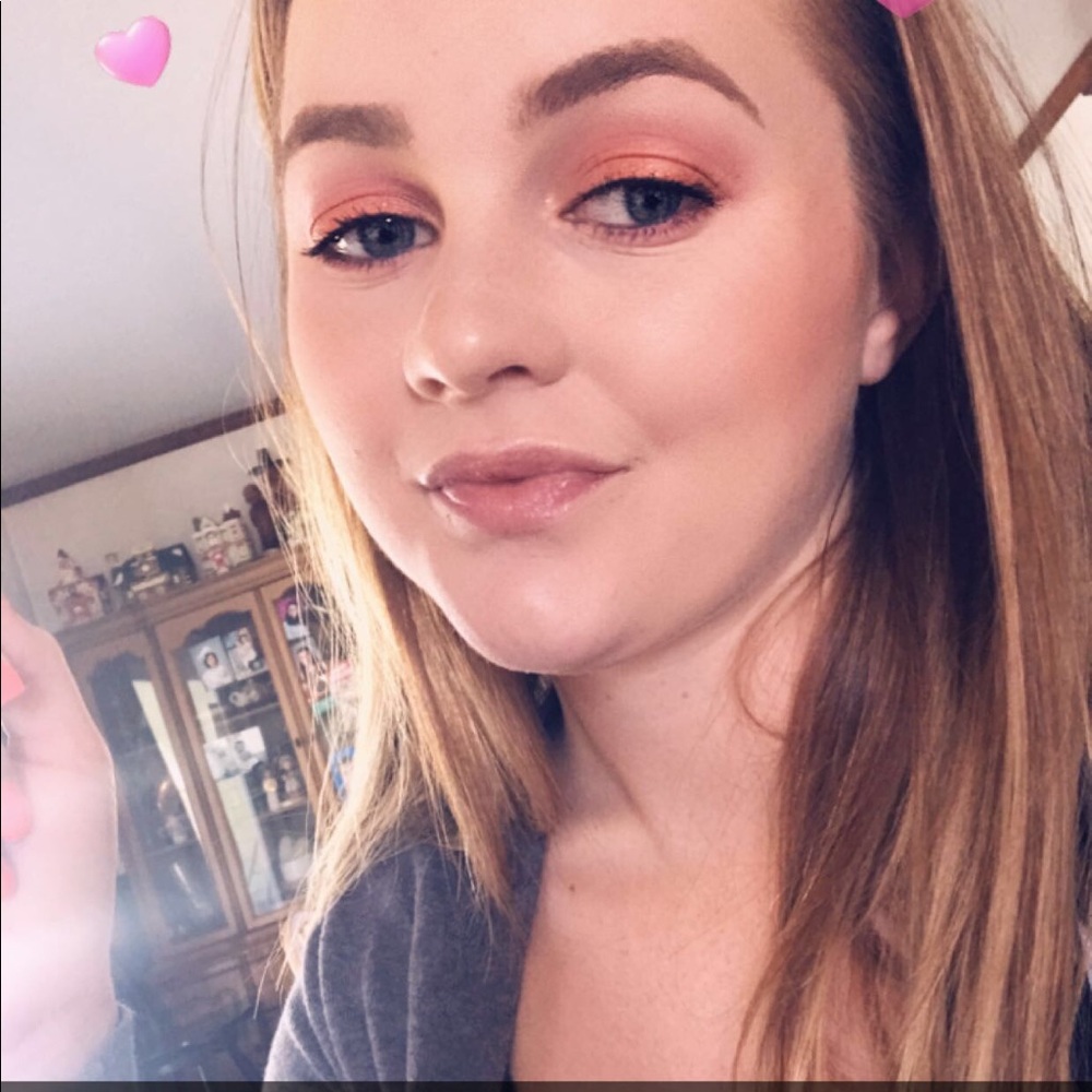 Meet your Posher, Katelyn
